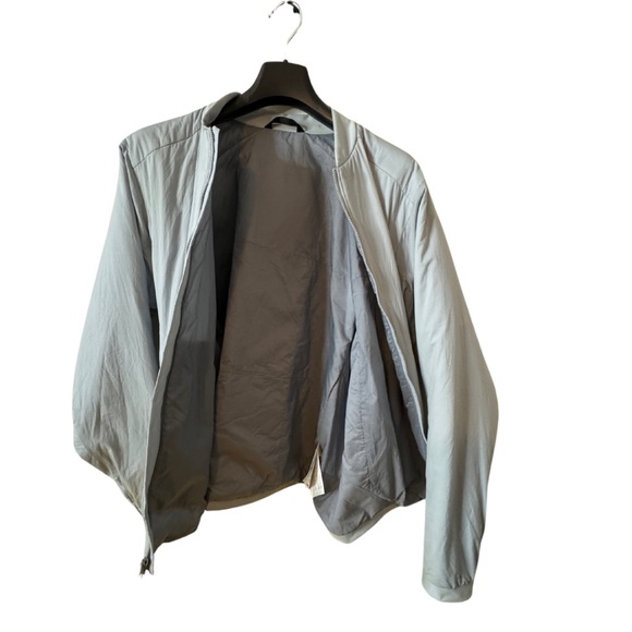 Women's Arc'teryx Atom Insulated Bomber Jacket - Picture 4 of 5